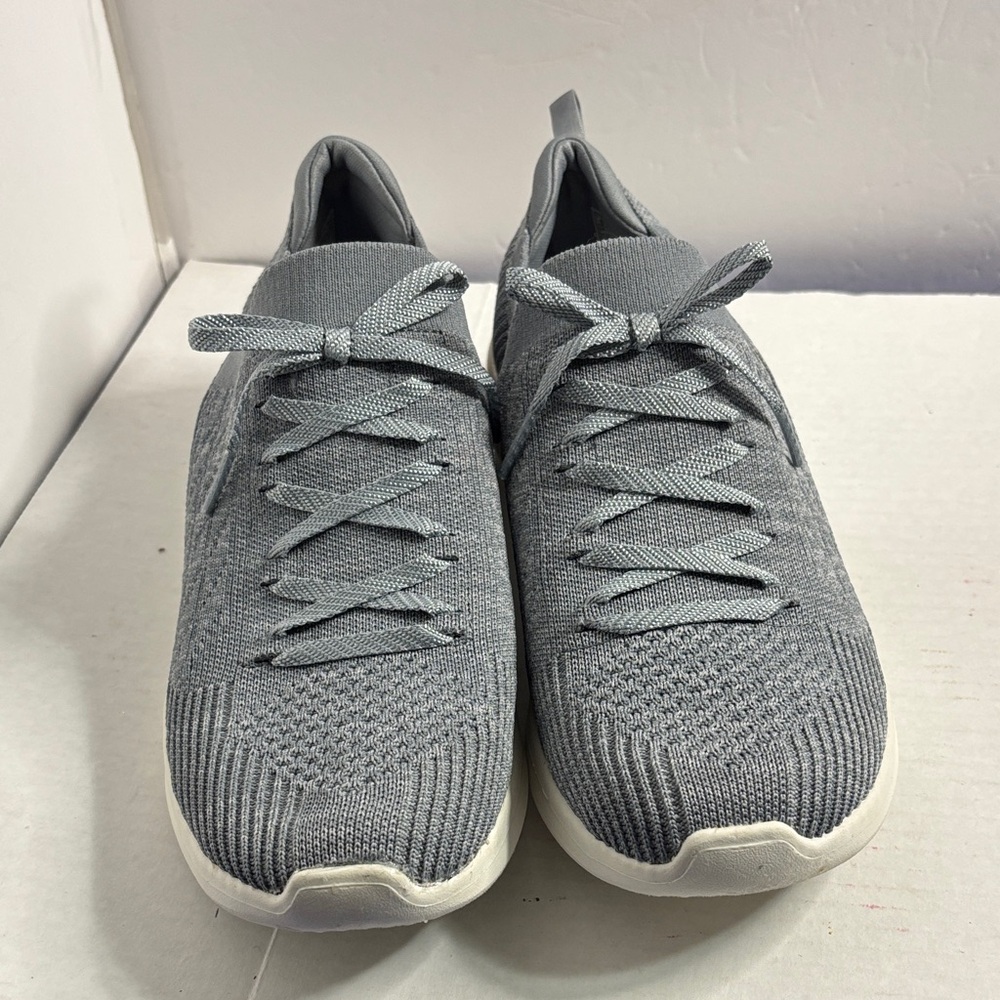 Skechers Air-Cooled Gray Sneakers Sz 9 EUC Has red on bottom of shoe